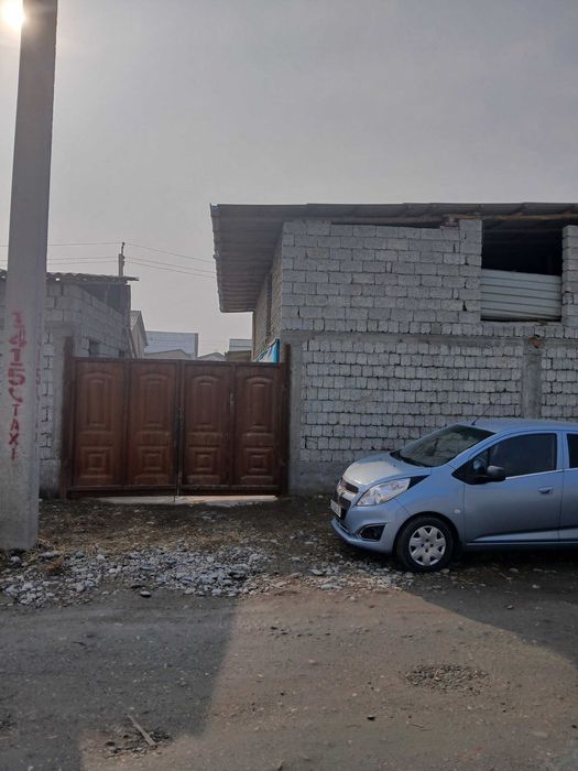 Hovli sotiladi. Uy sotiladi.