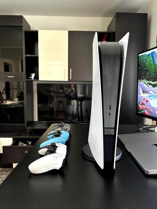 PS5 Digital cu 3 manete + cont cu 11+ jocuri