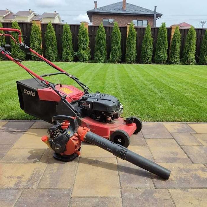 Покос травы триммером