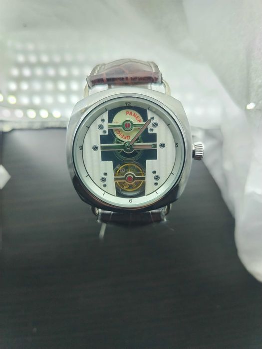 Продавам Часовник Panerai