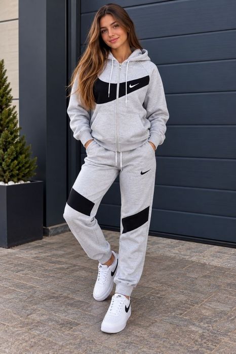 Trening bumbac gros unisex disponibile pe mai multe culori
Negru
M L L