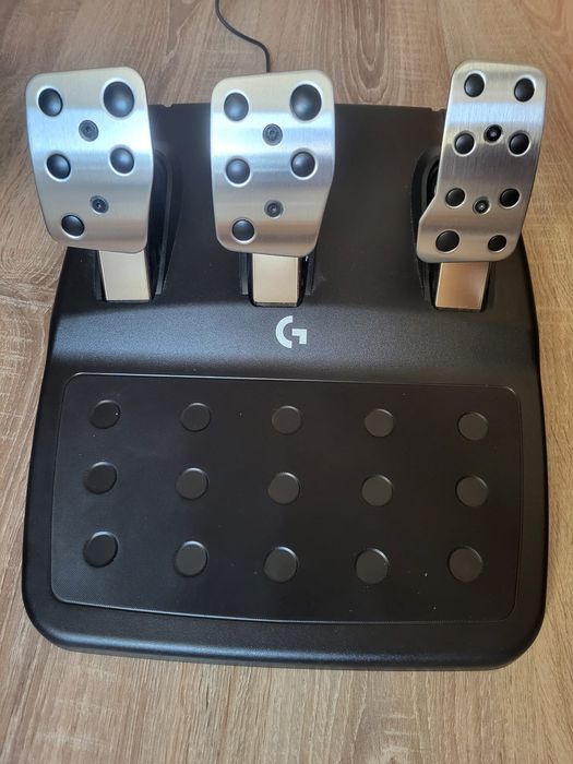 Volan  Logitech G923 RACING WHEEL AND PEDALS ps5