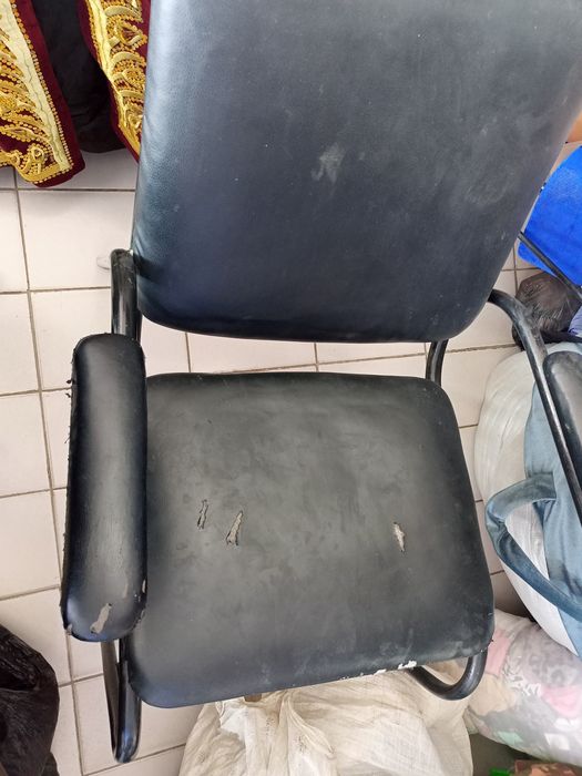 Продам стуль для парикмахерских
