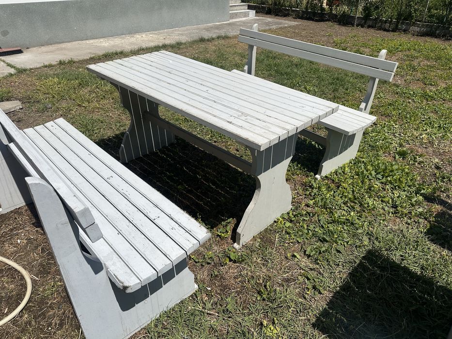 Градински маси и пейки