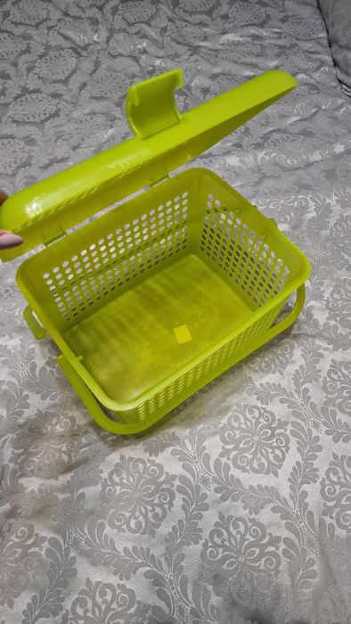 Корзина пластикова