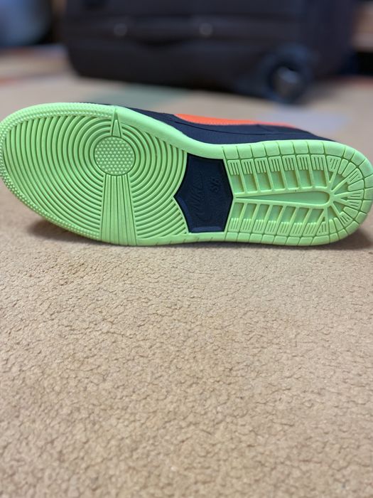 Продам кроссовки размер 43