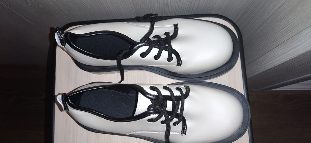 Женские новые туфли