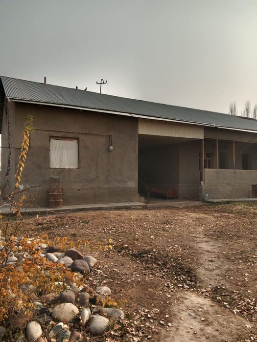 Uy sotiladi  narxi 40 ming aqsh dollr