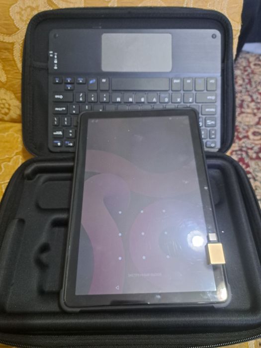 Продам планшет с клавиатурой