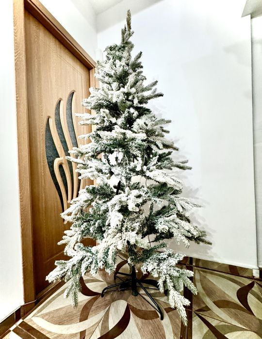 Vând brad artificial