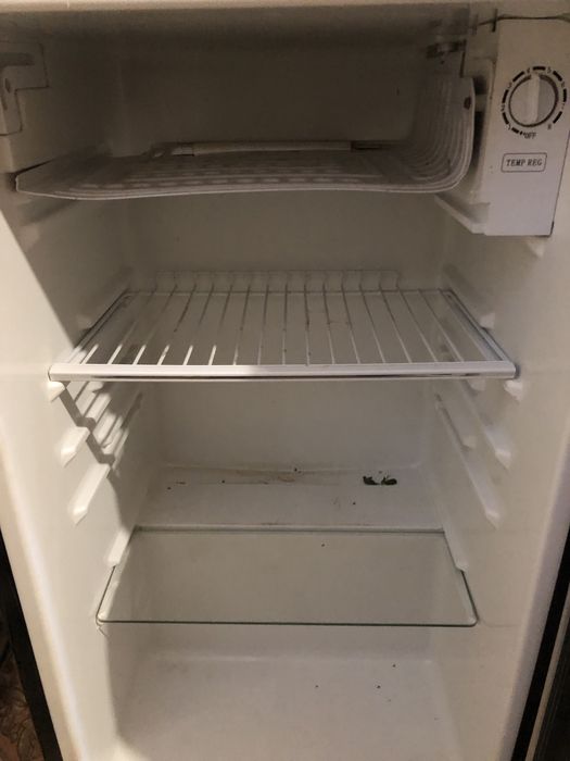 Продам холодильник в рвбочем состоянии, маленький