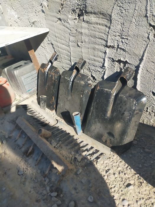 Инструменты совковые лопаты грабли