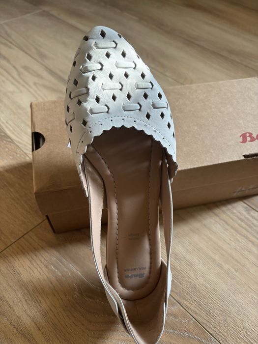 Balerini albi perforati Bata