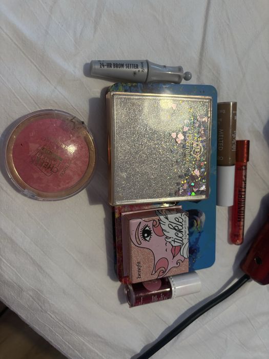 Гримове на бенефит и други