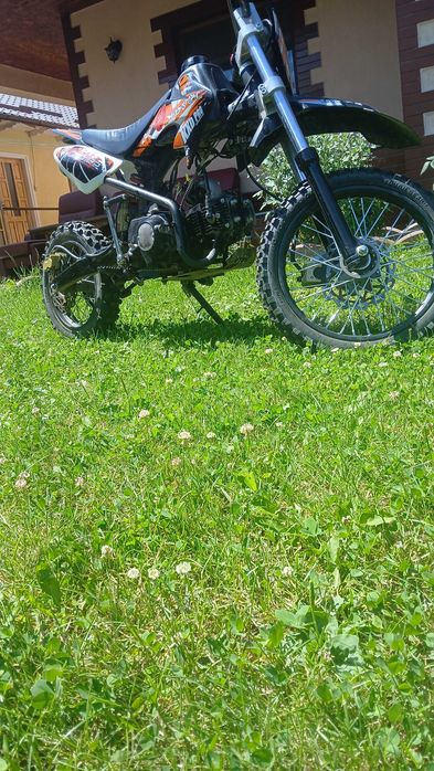 Vând cross kxd pro germany 125cc+echipament(chisme+costum potrivit pana la 13 ani)