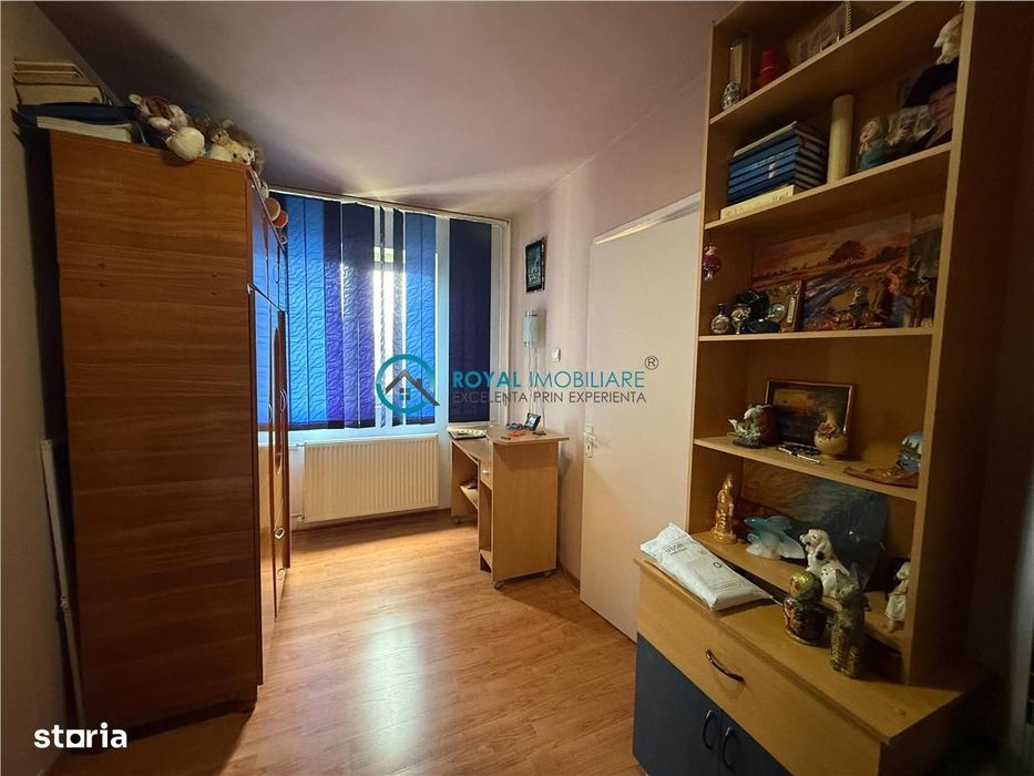 Royal Imobiliare - Vanzare apartament zona Vest