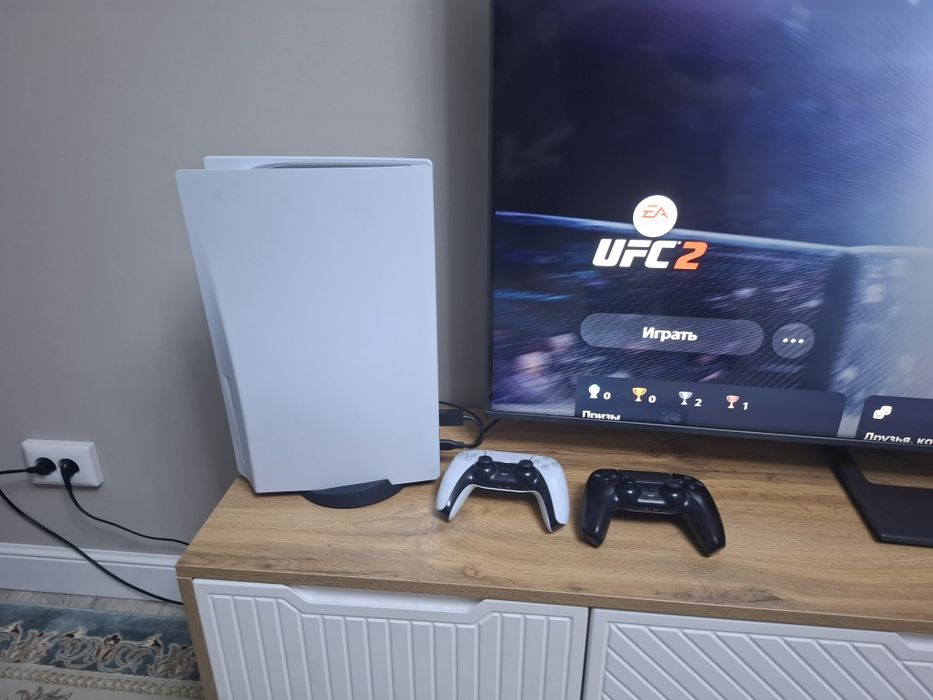 Продаётся PS5 с играми.