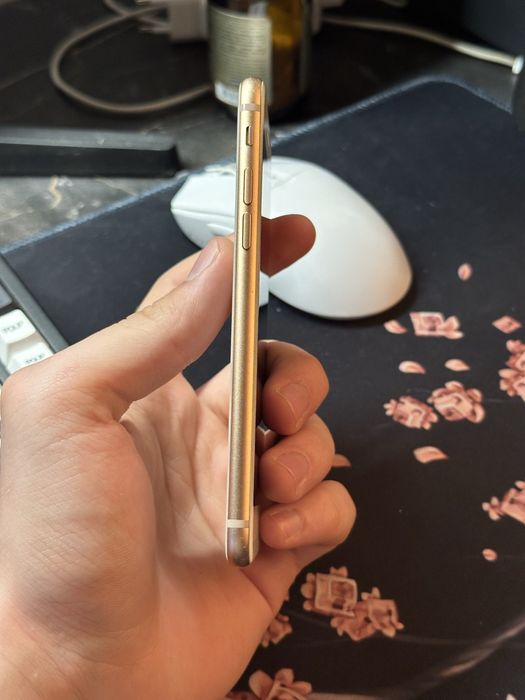 Iphone 8 64гб В золотом цвете