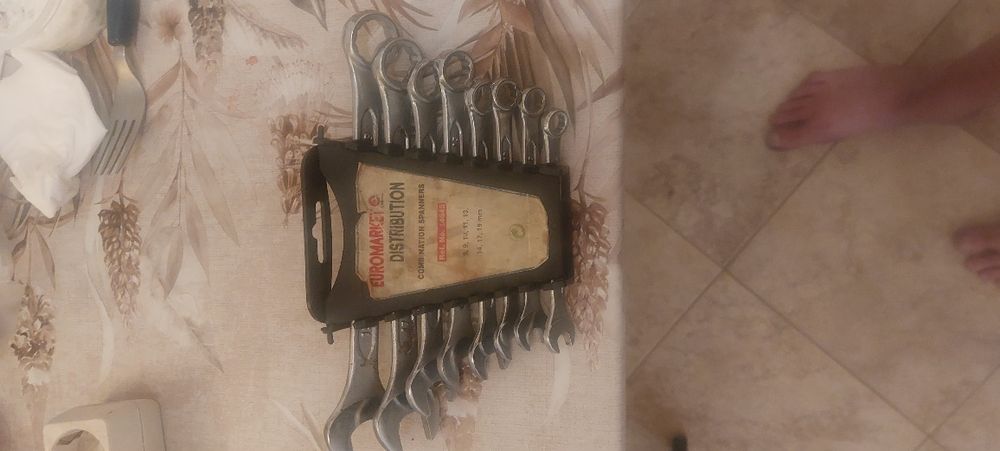 Продавам комплект качени ключове.