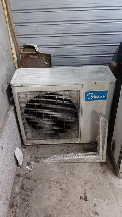 Колонен климатик Midea MFJ-24ARN1