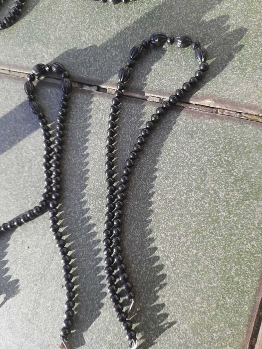 Колиета с мъниста, готови и за нанизване, ниски цени, бели и черни