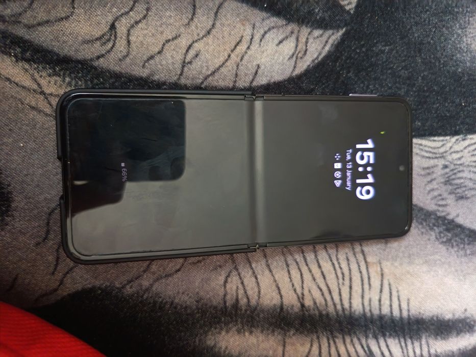 Galaxy Z flip 3 cu 256 de gb