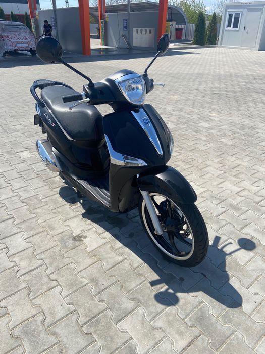 Scuter Piaggio Liberty S 50 cm