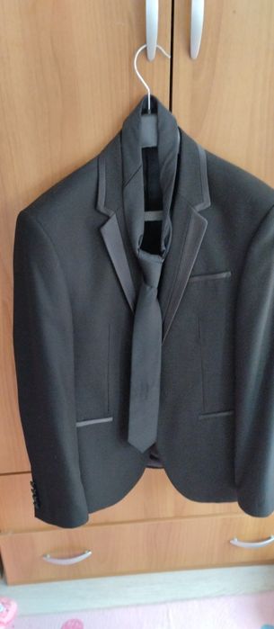 Мъжки официален костюм