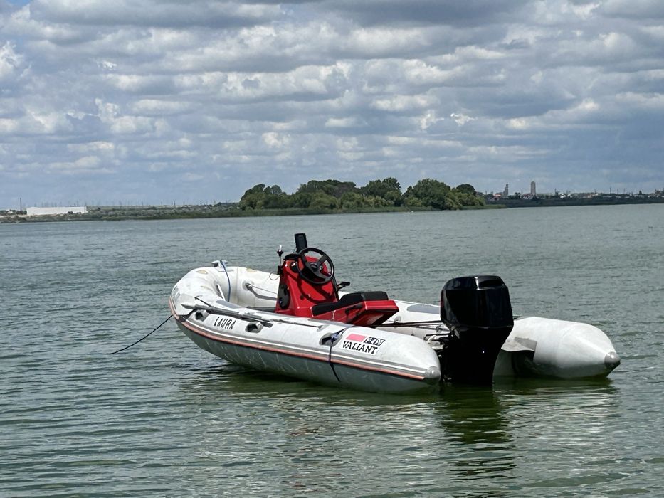 Barca RIB Valiant V-490 cu motor 40 cp si peridoc