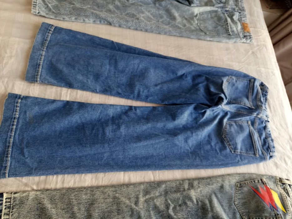 Lot 3 blugi jeans fetita 152 Reserved pantaloni denim largi moderni
Descriere: