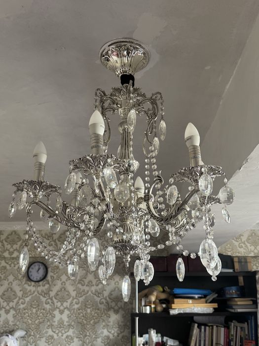 Красивая люстра