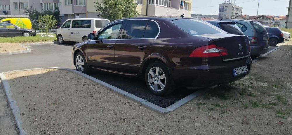 Шкода Супърб 2 в много добро състояние, всичко по колата е платено,