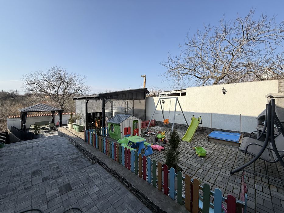 Vând Casă / S+P+1E și Mansarda / Zona (OMW Crisan) Slatina