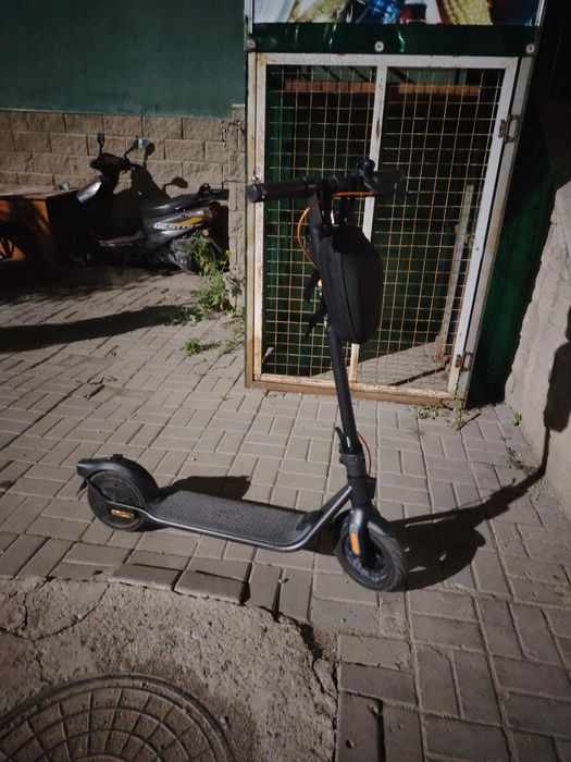 Продаю Электросамокат Ninebot.