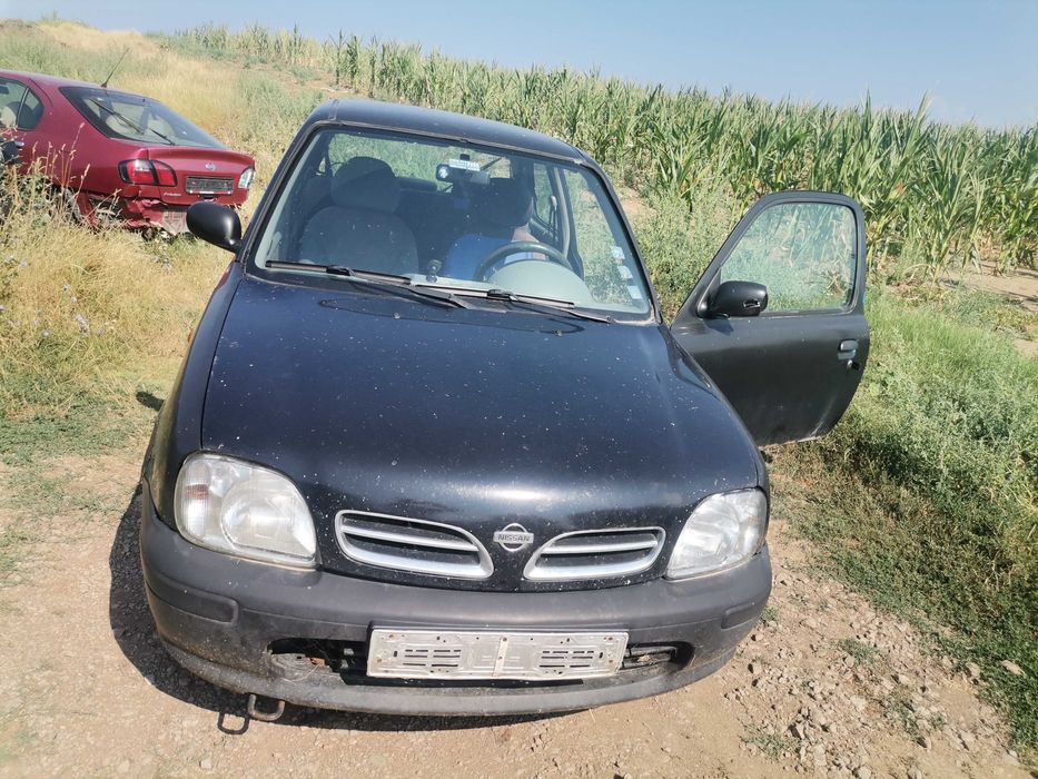 Nissan Micra K11 1 3 на части продавам.