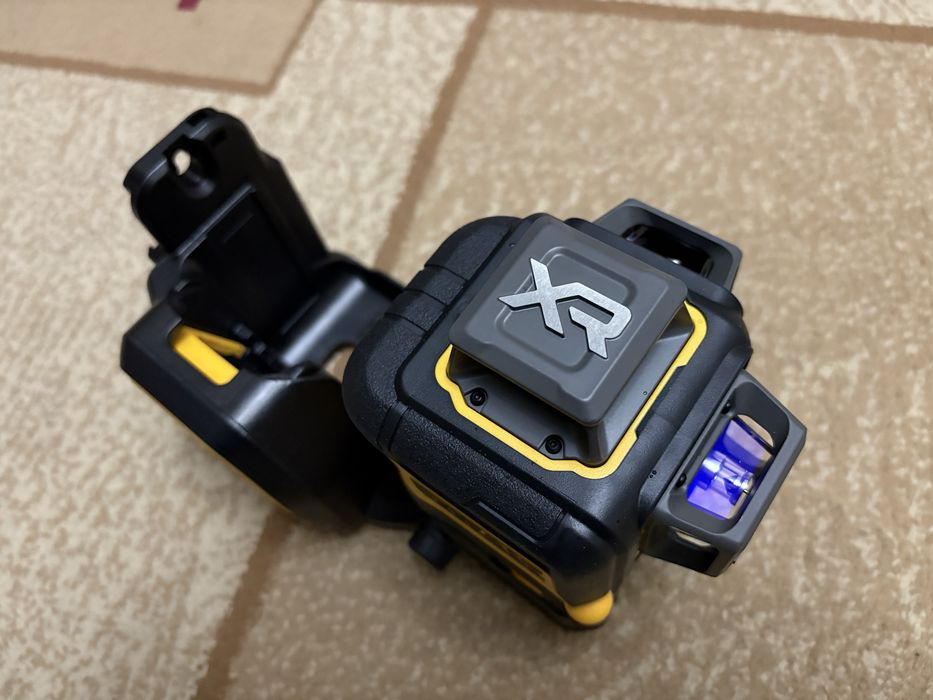 Лазерный уровень нивелир DeWalt DCLE34033D1