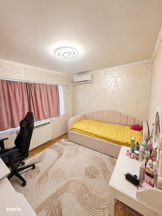 De vânzare apartament 4 camere + mansarda zona plantelor la cheie