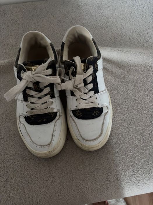 Vand adidasi guess