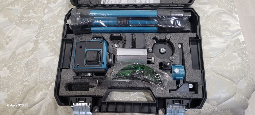 Продам Лазерный уровень MAX LIGHT 3D-4D (Makita)