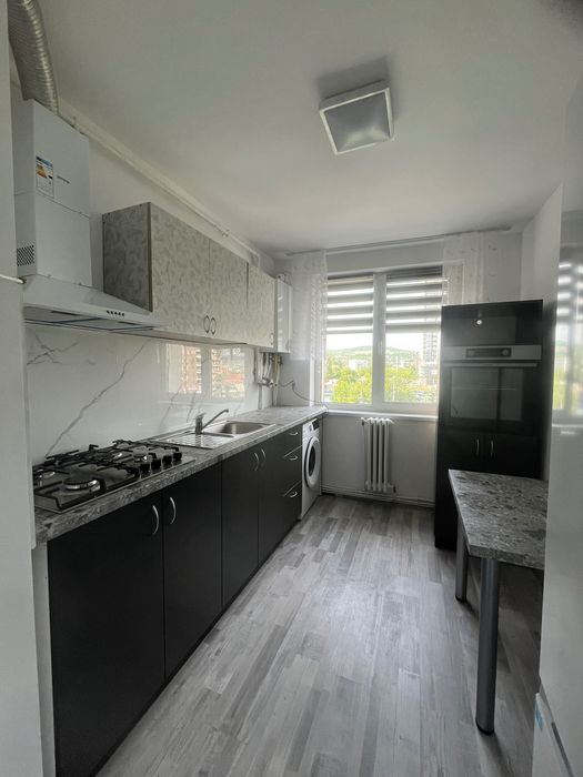 Închiriez apartament cu 3 camere