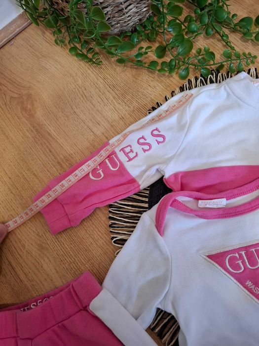 Детски комплект на марката Guess