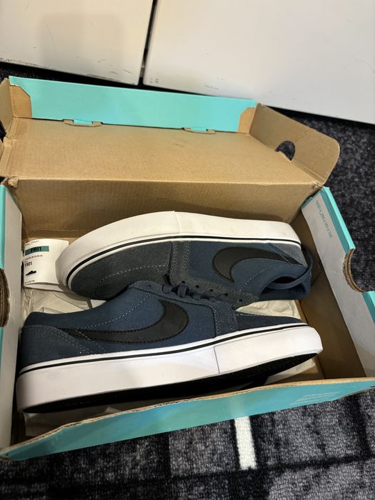 Adidasi nike noi(detin 2 perechi)