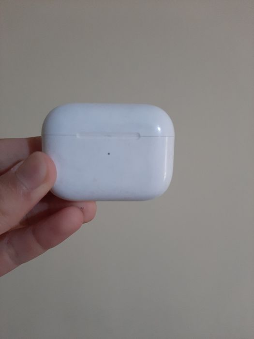 Продам  Apple AirPods