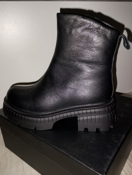 Продам зимние ботинки 38