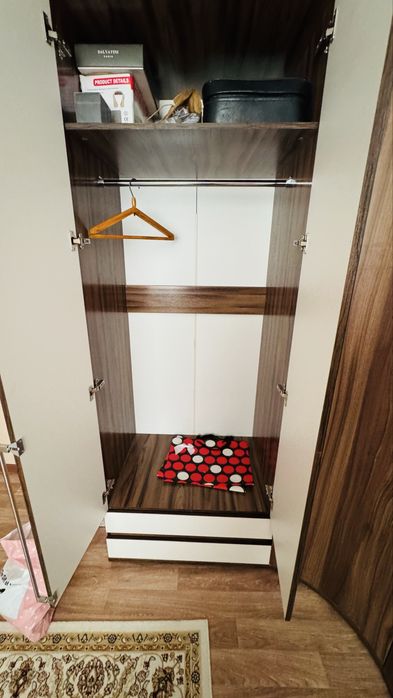 Шкаф угловой с зеркалом