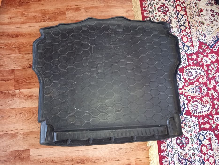 Полик в багажник Хавал М6
