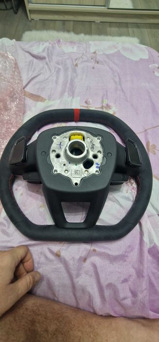 Нов кожен волан audi rs e-tron Alcantara