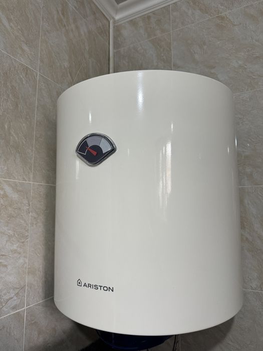 Продам бойлер Аристон