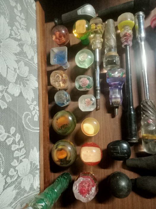 Ручки на коробку передач разные