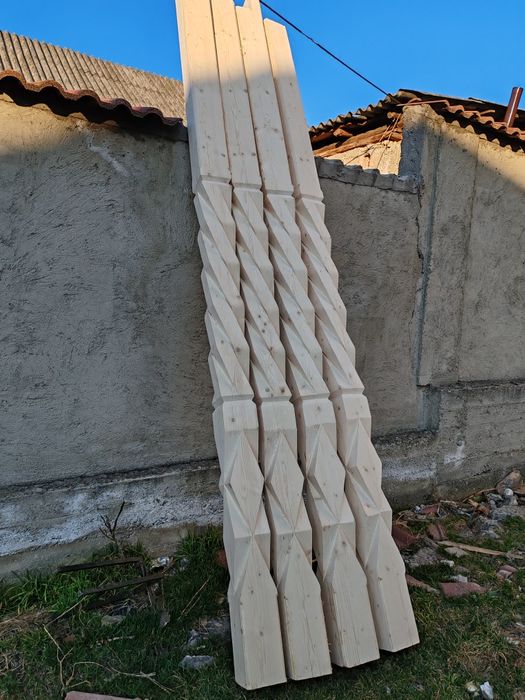 Vând stâlpi sculptat